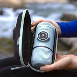 Wacaco NanoPresso (أزرق قطبي) + قشرة صلبة
